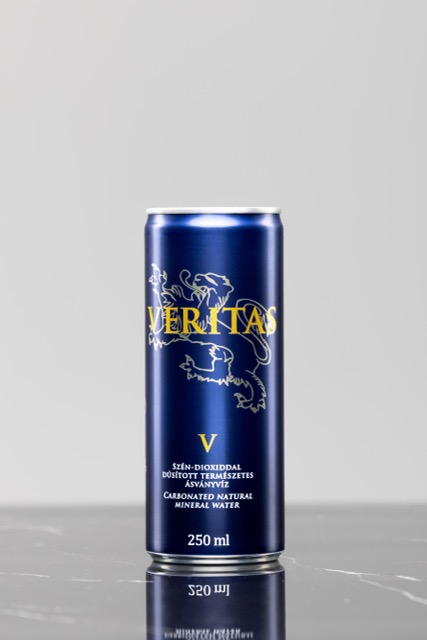 Veritas V enyhe szénsavas ásványvíz